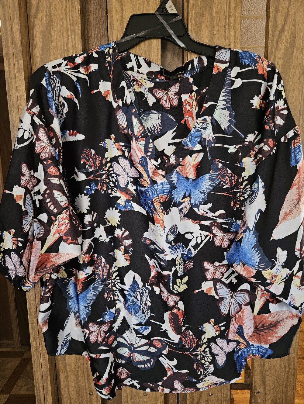 i jeans by Buffalo Sz XL Black Butterfly V-Neck Blouse with Blue & Coral Accents